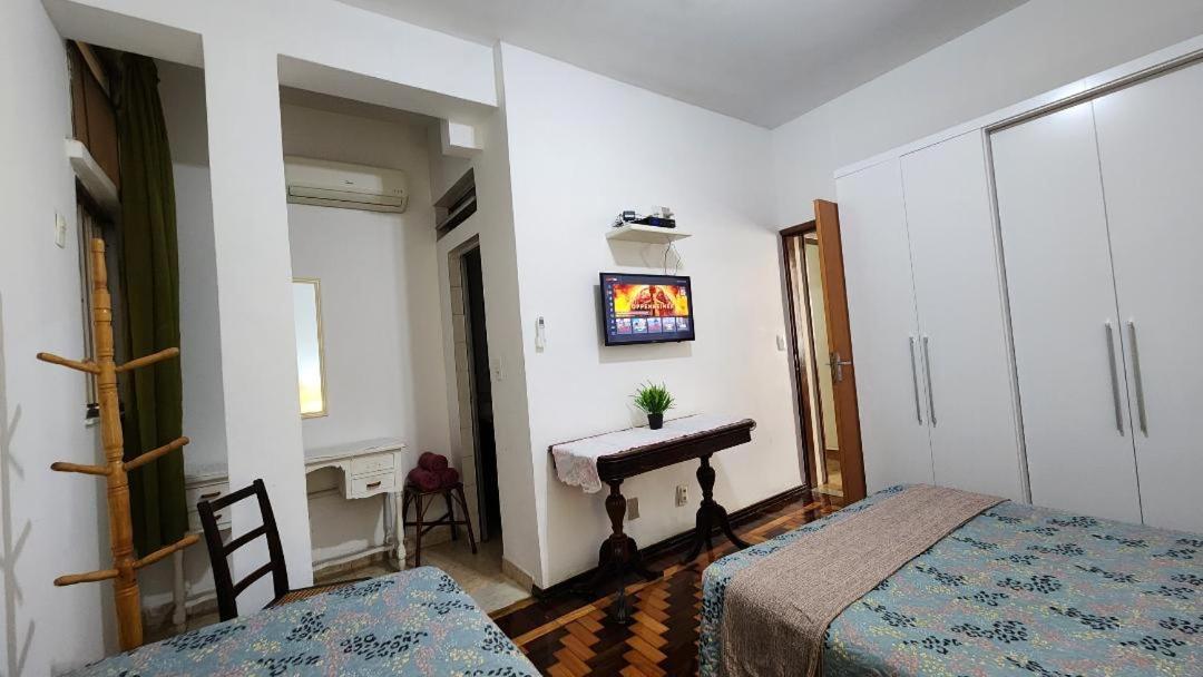 Apartamento Copacabana, Confortável Apto De 2 Quartos, Quadra Da